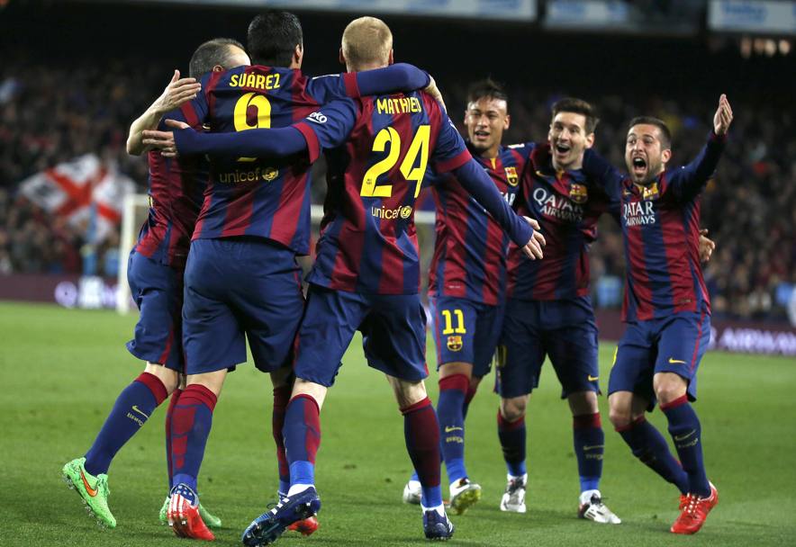 Iniesta, Suarez, Neymar, Messi e Alba celebrano Mathieu (Action Images)
